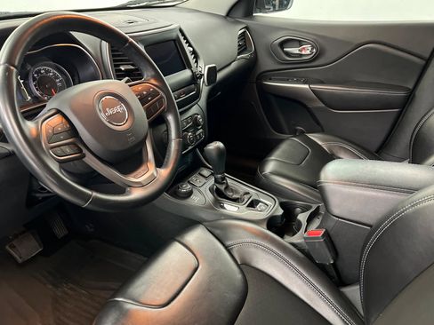 Used 2019 Jeep Cherokee Latitude Plus w/ Trailer Tow Group image 16