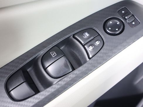 Used 2025 Nissan Altima 2.5 SV FWD image 27