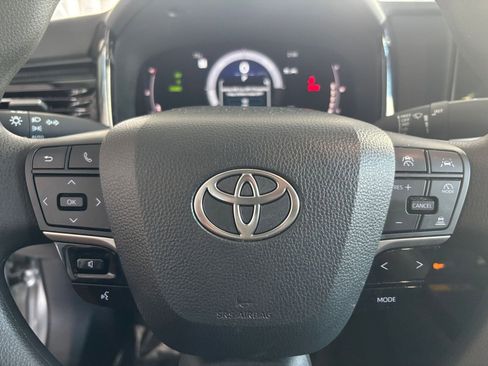 Used 2025 Toyota Camry LE image 27