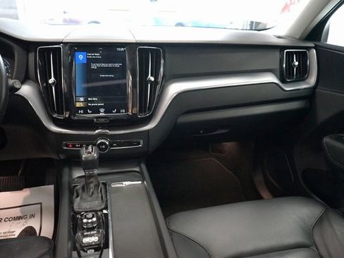 Used 2020 Volvo XC60 T5 Momentum image 12