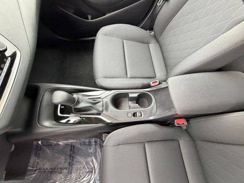 Used 2025 Toyota Corolla LE image 40