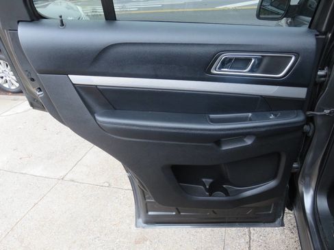 Used 2016 Ford Explorer XLT w/ Equipment Group 202A image 28