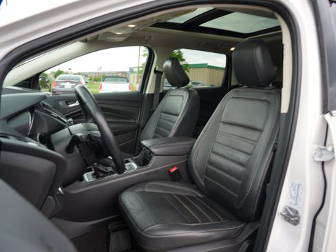 Used 2018 Ford Escape Titanium AWD/4WD image 12