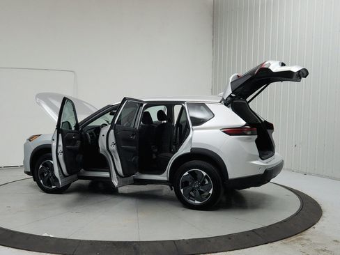 Used 2024 Nissan Rogue SV AWD/4WD image 13