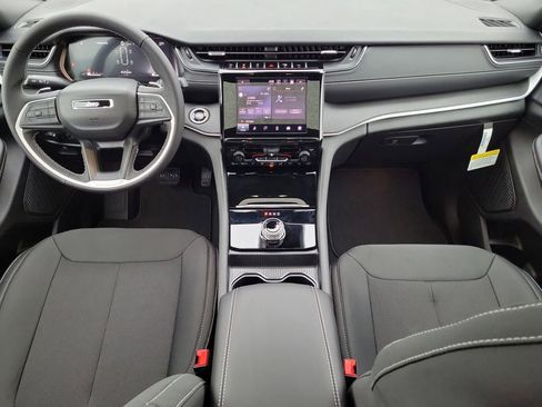 New 2025 Jeep Grand Cherokee L Laredo image 17