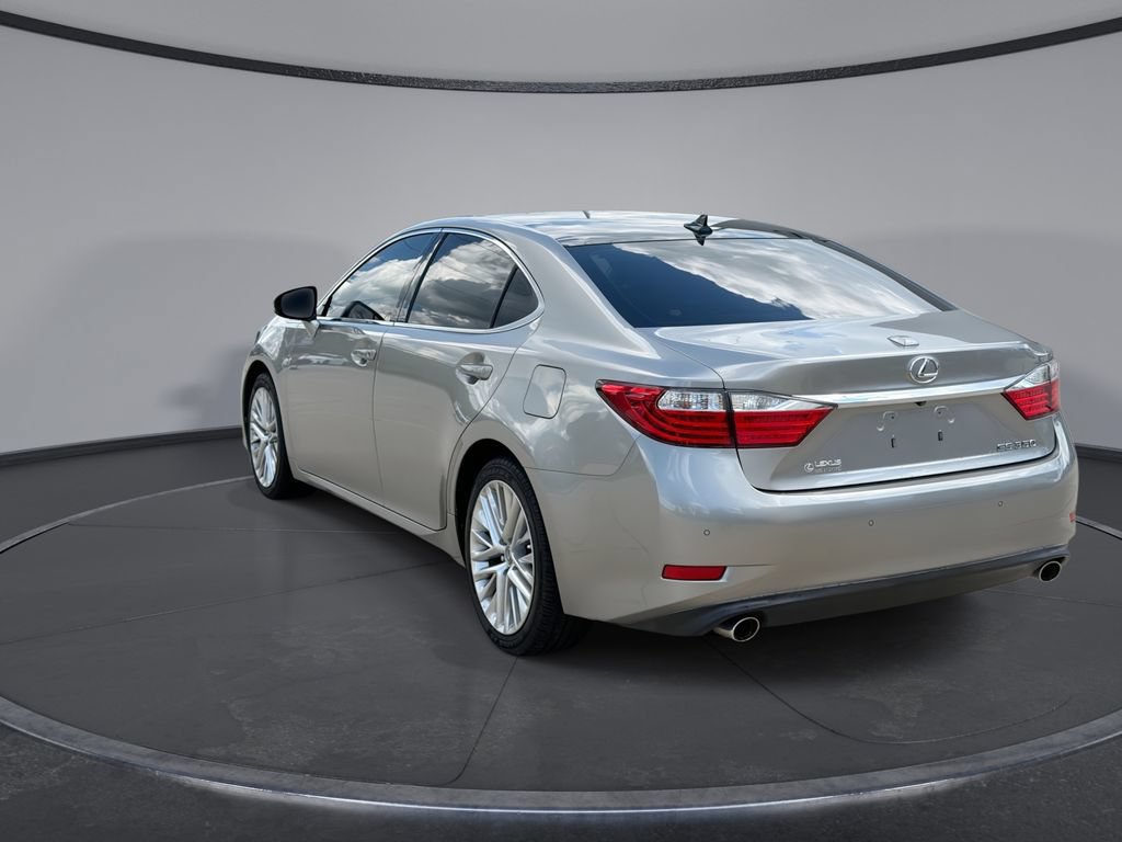 Used 2015 Lexus ES 350 w/ Ultra Luxury Package FWD image 10