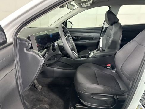 Certified 2025 Hyundai Tucson SE image 11
