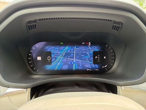 Used 2025 Volvo XC60 B5 Plus w/ Protection Package Premier AWD/4WD image 10