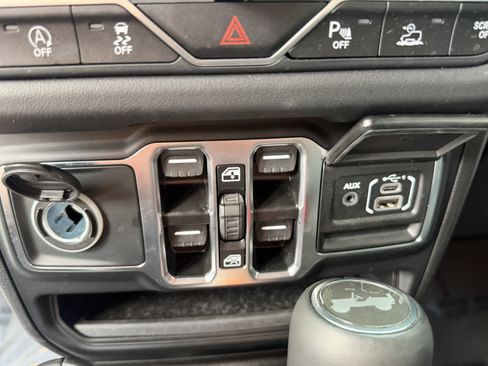 Used 2025 Jeep Wrangler Unlimited Sahara w/ Safety Group AWD/4WD image 26