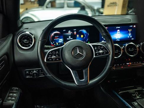 Used 2022 Mercedes-Benz GLB 250 w/ Premium Package Lite image 16
