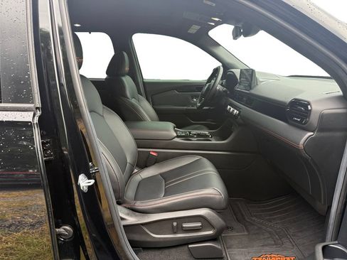 Used 2025 Honda Pilot TrailSport image 15
