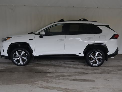 Used 2023 Toyota RAV4 SE w/ Weather & Moonroof Package AWD/4WD image 25