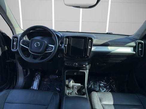Used 2019 Volvo XC40 T5 Momentum image 17
