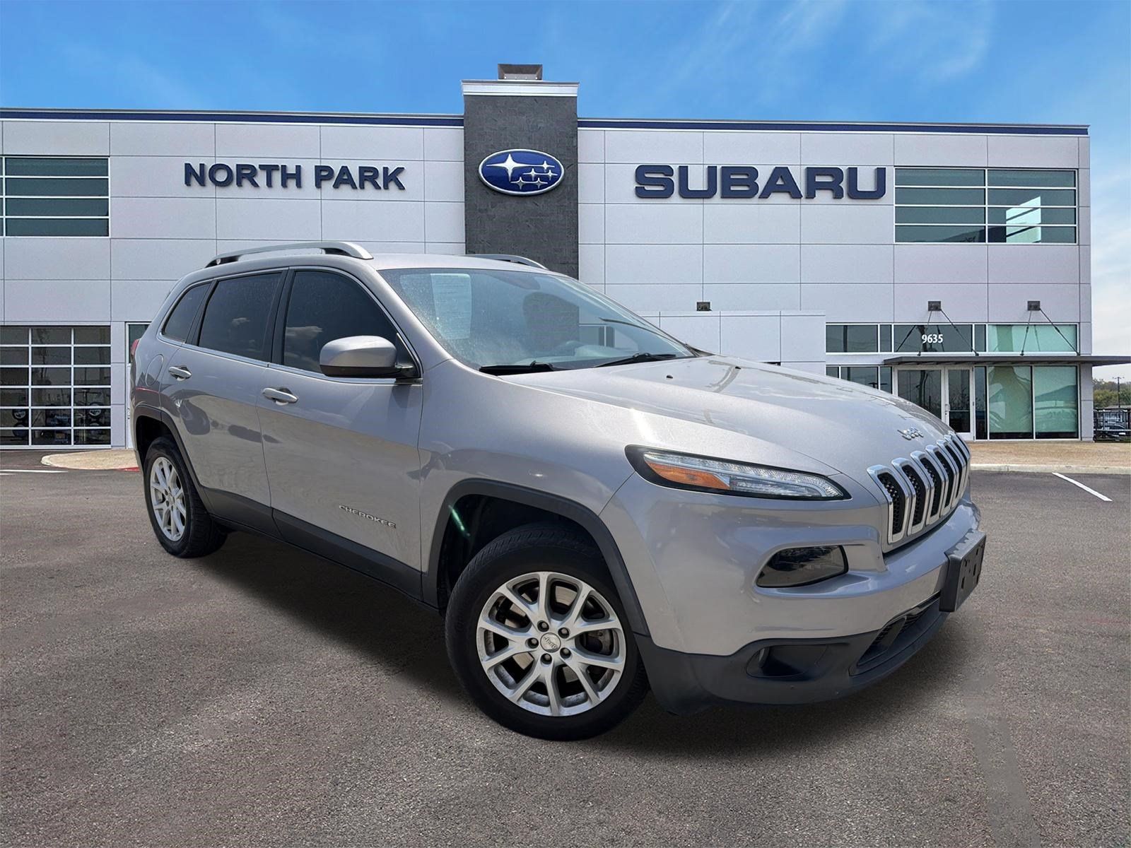 Used 2018 Jeep Cherokee Latitude FWD image 1