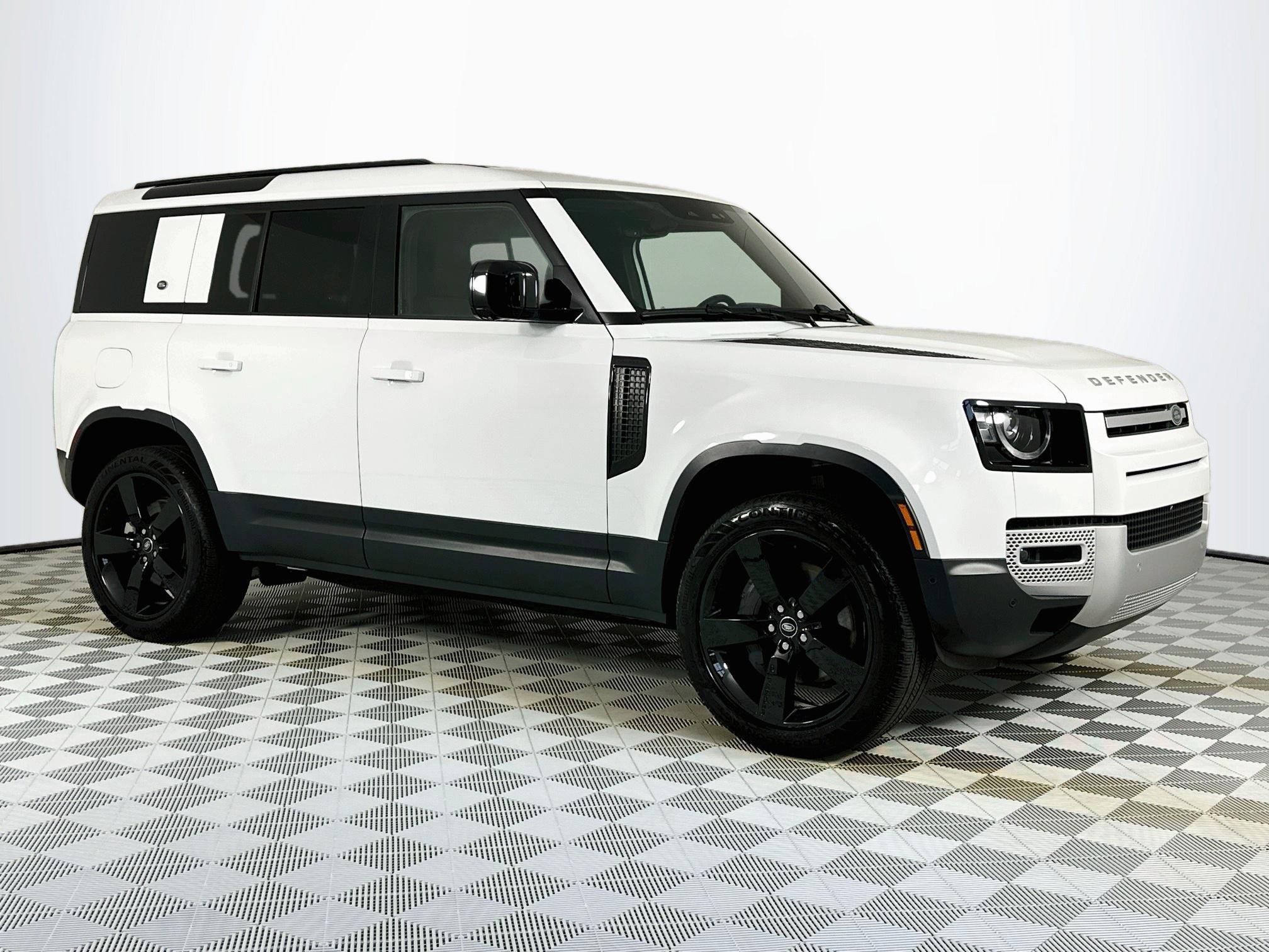 Used 2023 Land Rover Defender 110 SE AWD/4WD image 3