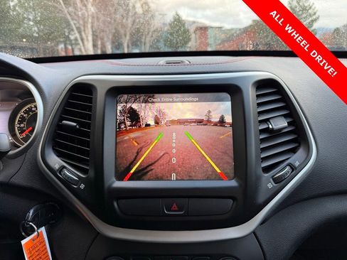 Used 2015 Jeep Cherokee Trailhawk image 16