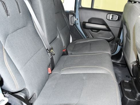 Used 2024 Jeep Wrangler Unlimited Sahara AWD/4WD image 45