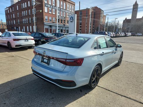 New 2026 Volkswagen Jetta SE image 5