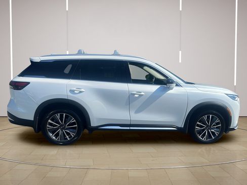 Used 2026 INFINITI QX60 Luxe w/ Cargo Package FWD image 8