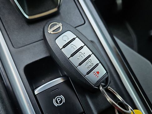 Used 2022 Nissan Pathfinder SL FWD image 19