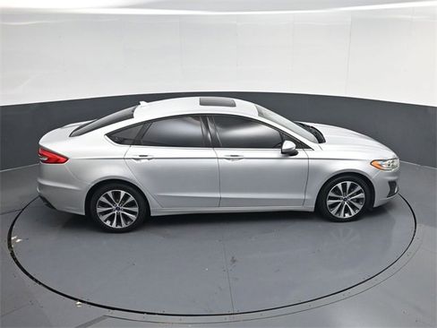 Used 2019 Ford Fusion SE image 40
