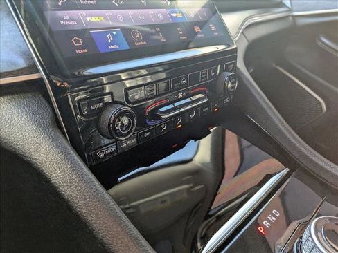 Used 2021 Jeep Grand Cherokee L Limited image 16