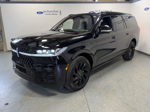 Used 2025 Lincoln Navigator L Reserve w/ Jet Appearance Package image 3