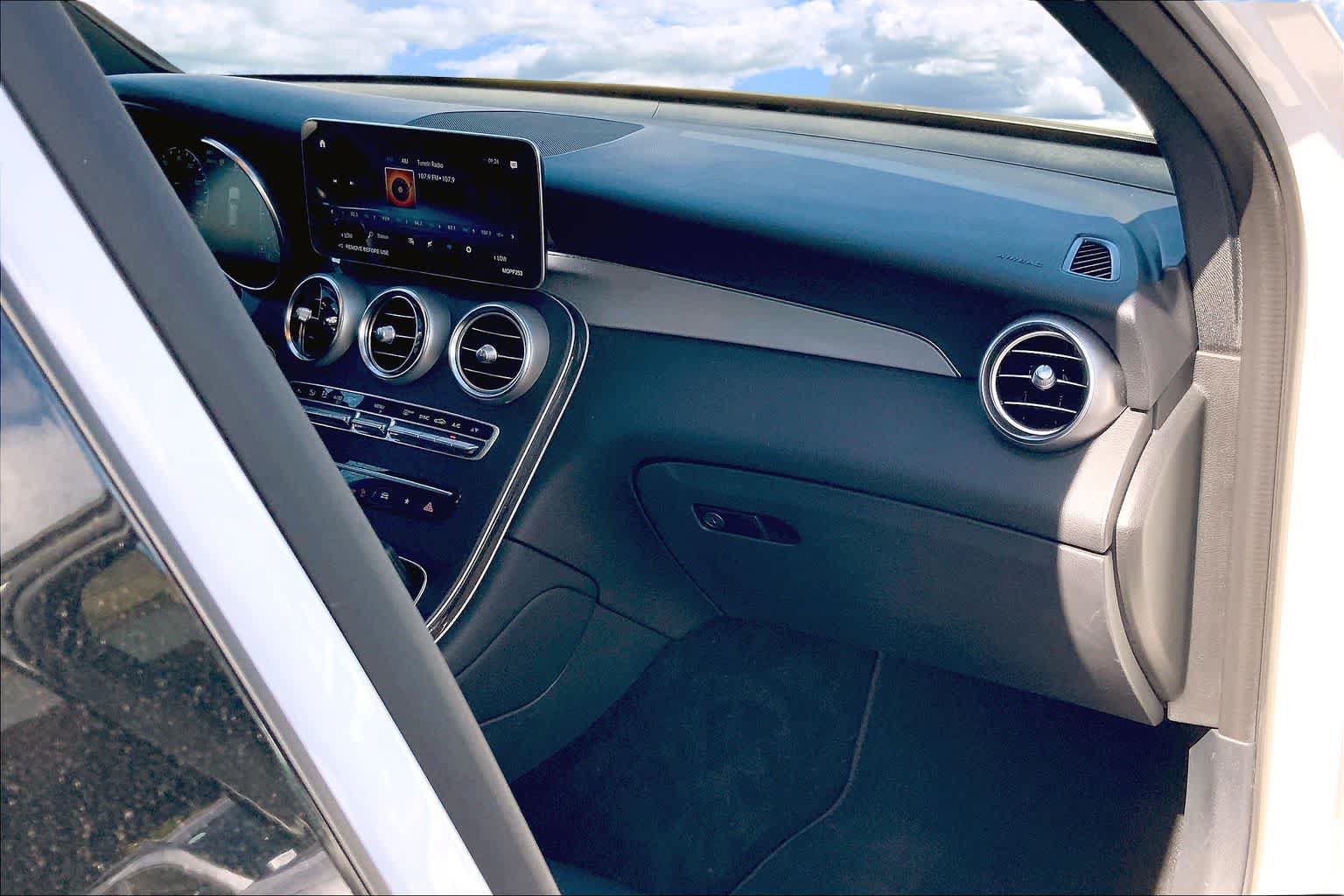 Used 2022 Mercedes-Benz GLC 300 image 23