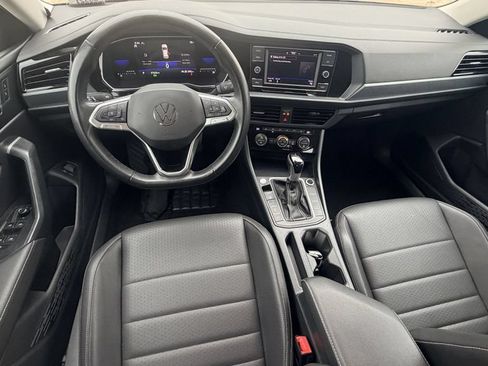 Used 2024 Volkswagen Jetta SE FWD image 13