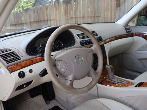 Used 2005 Mercedes-Benz E 320 4MATIC Sedan image 15