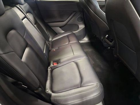Used 2020 Tesla Model Y Long Range image 18
