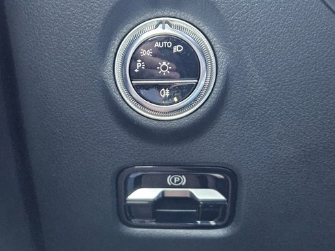 Used 2025 Mercedes-Benz CLE 300 4MATIC Cabriolet image 22