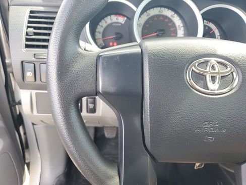 Used 2014 Toyota Tacoma Base image 22