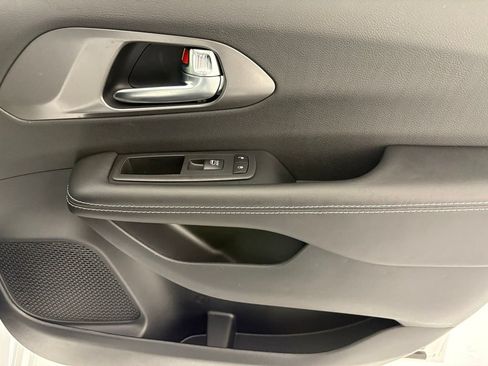 New 2026 Chrysler Pacifica Select FWD image 37