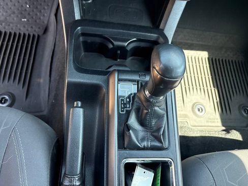 Used 2019 Toyota Tacoma TRD Off-Road w/ Technology Package AWD/4WD image 17
