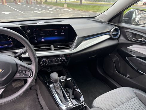 Used 2025 Chevrolet Trax LT image 29