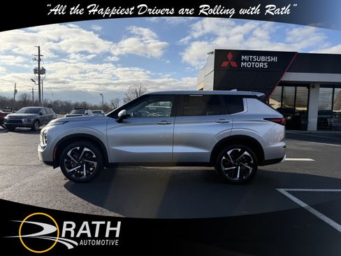 Used 2024 Mitsubishi Outlander SE image 6