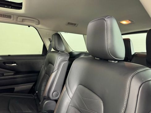 Used 2024 Nissan Pathfinder Platinum FWD image 27