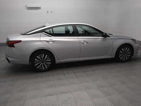 Used 2024 Nissan Altima 2.5 SV FWD image 10
