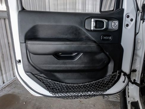 Used 2018 Jeep Wrangler Unlimited Sahara image 42