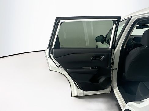 Used 2024 Nissan Rogue S FWD image 25
