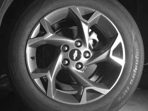 Used 2025 Chevrolet Trax LT FWD image 14
