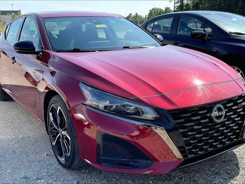 Certified 2024 Nissan Altima 2.5 SR w/ SR Premium Package FWD image 1