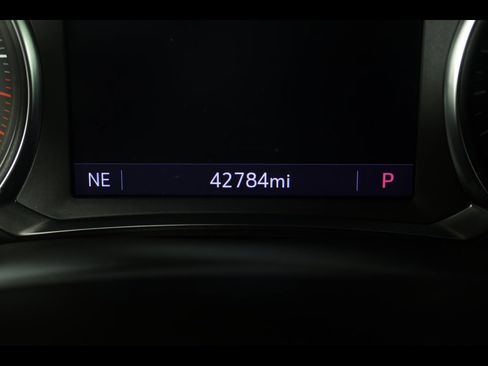 Used 2022 Chevrolet Traverse LT image 25