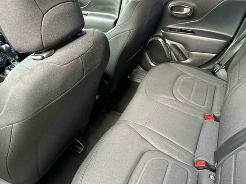 Used 2022 Jeep Renegade Latitude image 12