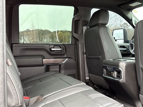 Used 2021 Chevrolet Silverado 2500 High Country w/ Technology Package image 11