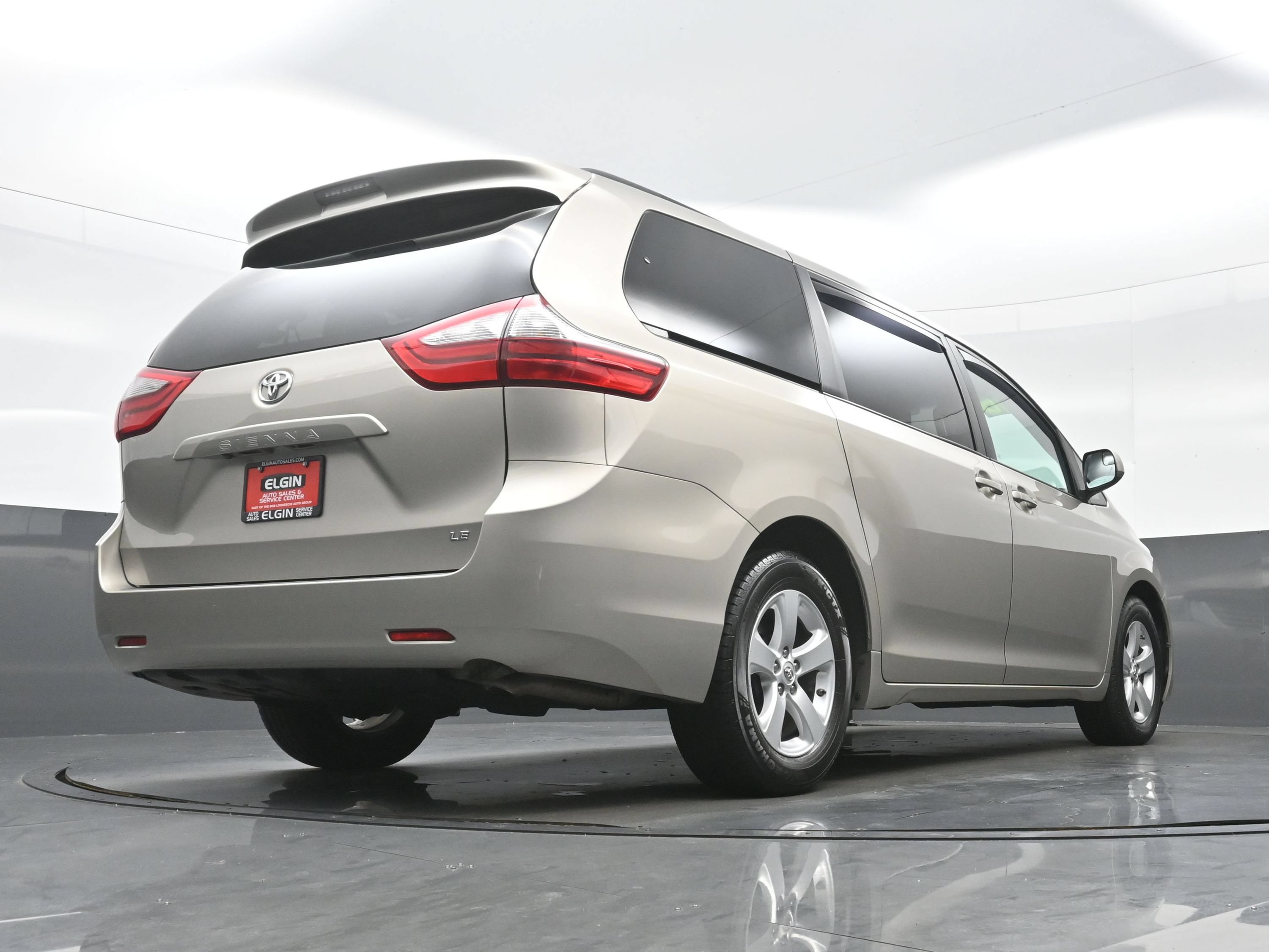 Used 2016 Toyota Sienna LE FWD image 30