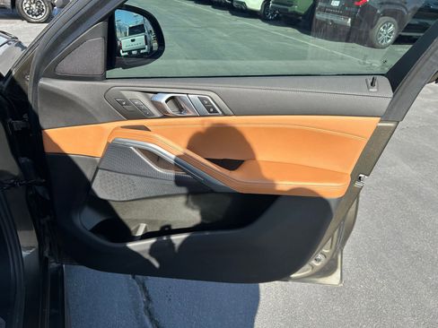 Used 2022 BMW X6 xDrive40i w/ Executive Package image 27