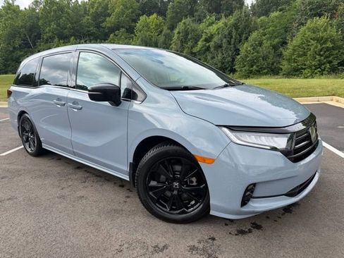 Used 2023 Honda Odyssey Sport image 2