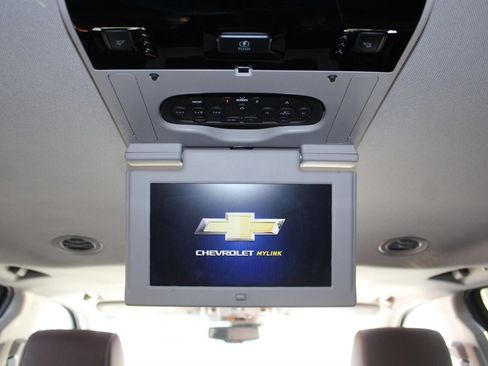 Used 2019 Chevrolet Suburban Premier w/ Premier Plus Edition image 11